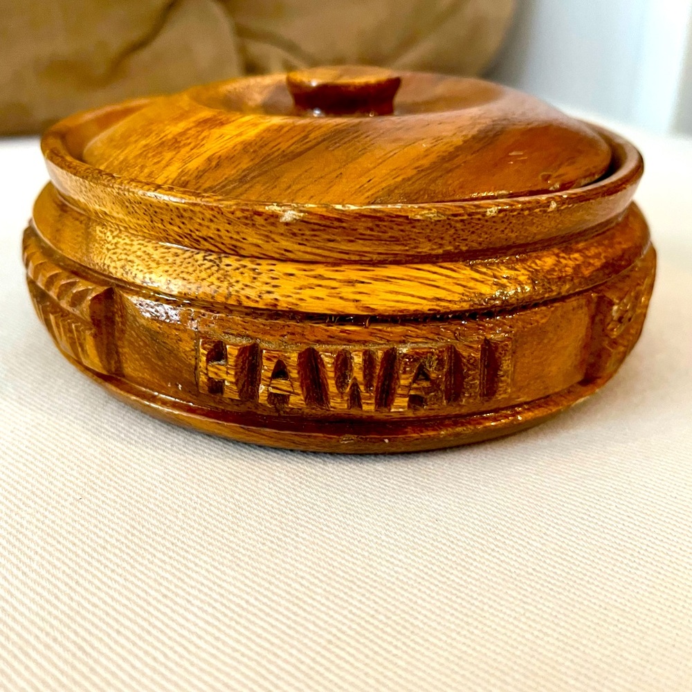 Royal Hawaiian Iolani Wood Bowl with Lid